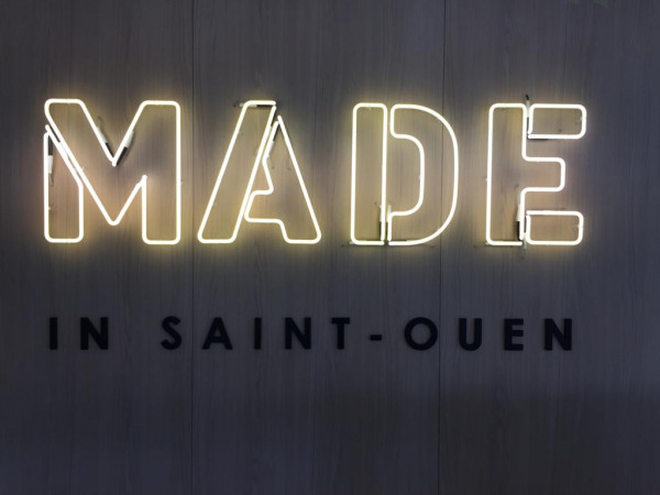 Enseigne led à Paris