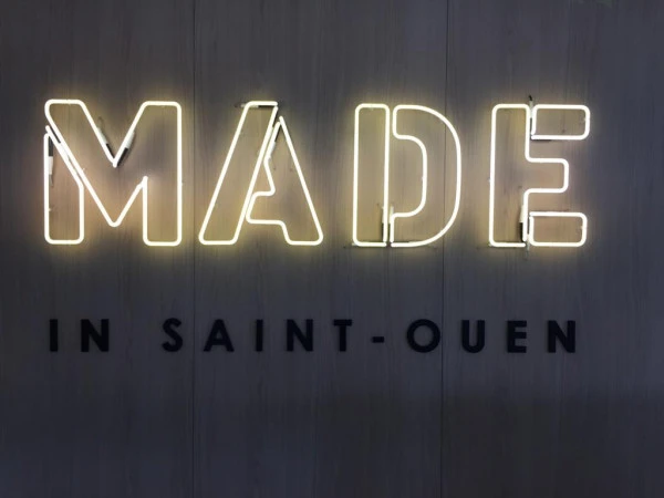 Enseigne led à Paris
