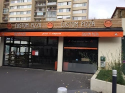 Store enrouleur avec logo à Paris